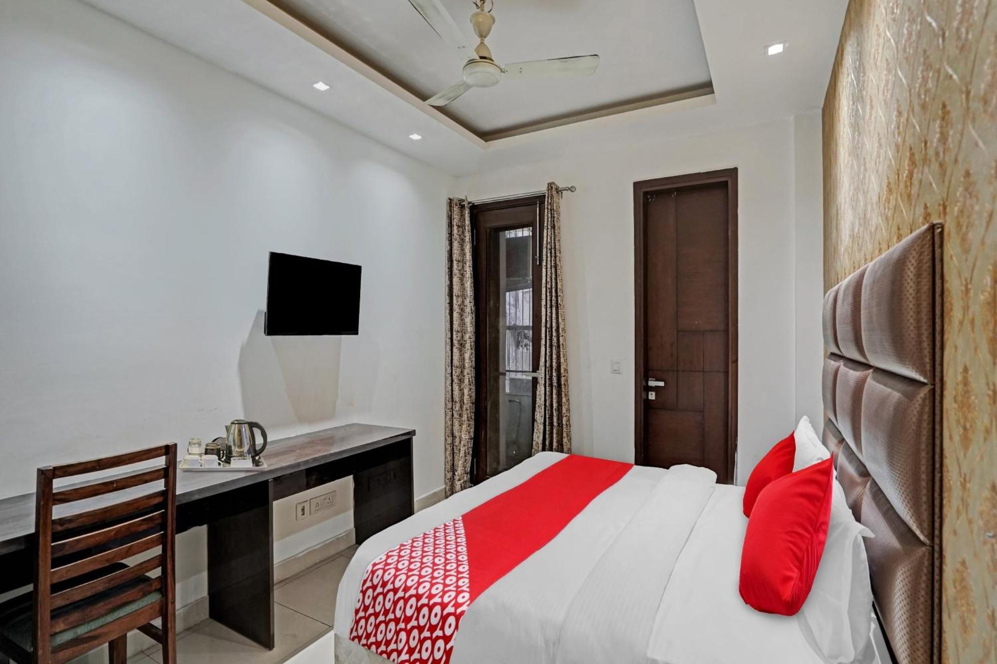 Hotel O South Galaxy Нью-Дели Экстерьер фото