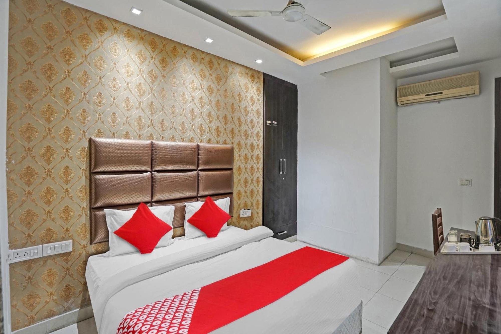 Hotel O South Galaxy Нью-Дели Экстерьер фото