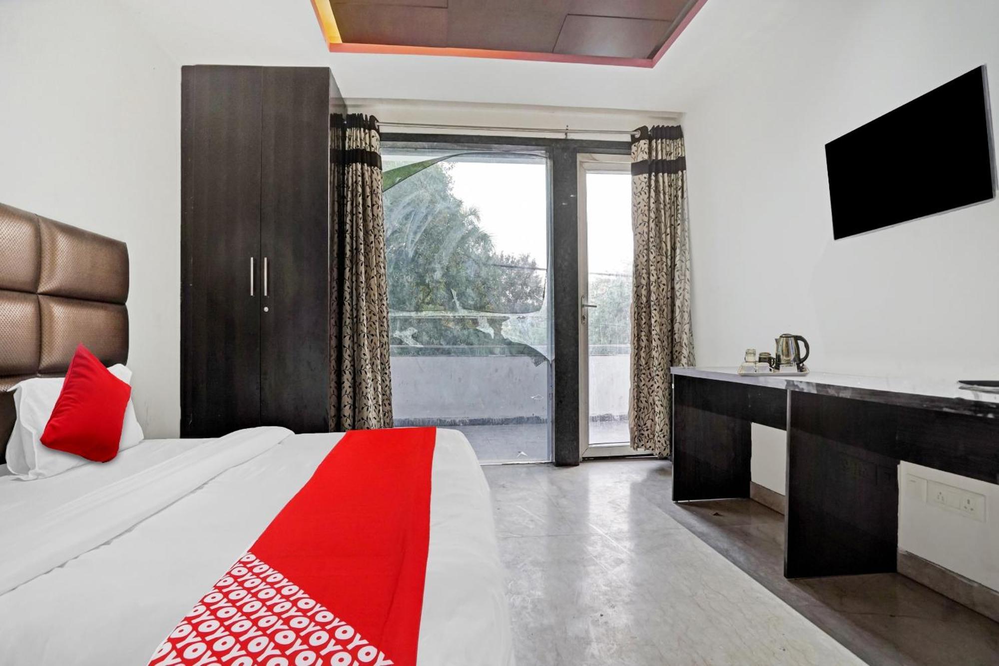 Hotel O South Galaxy Нью-Дели Экстерьер фото