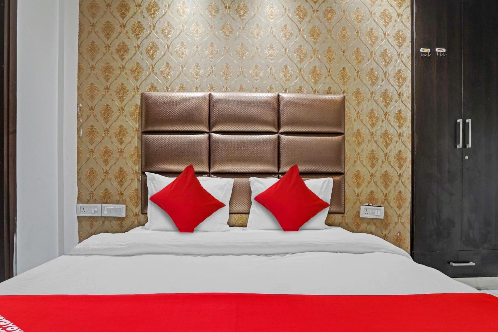 Hotel O South Galaxy Нью-Дели Экстерьер фото